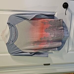 AMERICAN EAGLE OUTFITTERS SZ M LIGHTWEIGHT PRETTY SHIRT